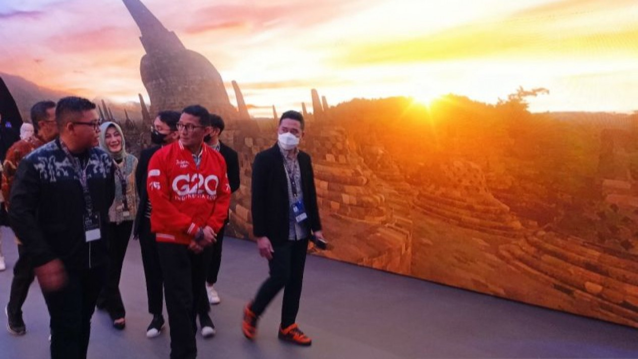 Sandiaga Apresiasi Penerapan Metaverse di Digital Transformation  Expo
            - galeri foto