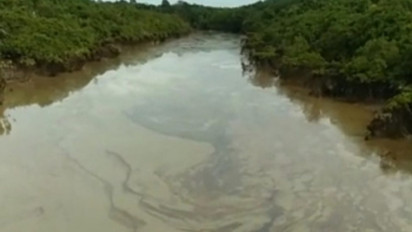 Sungai di Musi Banyuasin Tercemar Limbah Minyak Ilegal