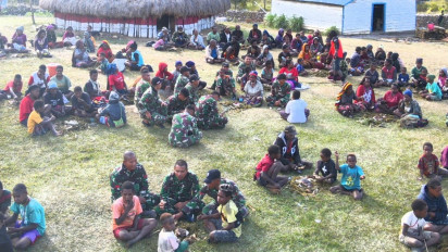 Bentuk Syukur, Satgas Yonif Mekanis 203/AK Adakan Acara Bakar Batu Bersama Masyarakat Distrik Malagayneri