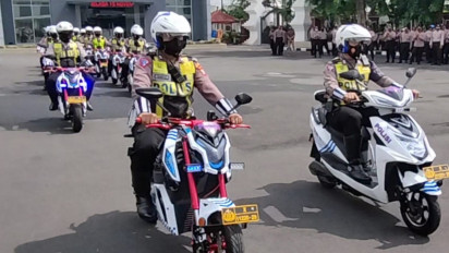 Polantas Polrestabes Surabaya Operasikan 20 Motor Listrik Hibah Warga Surabaya