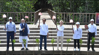 Momen Presiden Jokowi Bersama Pemimpin G20 Tanam Pohon Bakau di Tahura Ngurah Rai