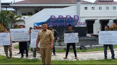 Puluhan Warga Doko Blitar Geruduk DPRD, Minta Hak 20 Persen Lahan Pengelolahan Perkebunan