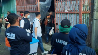 Polisi Dalami Temuan Buku Ajaran Agama dari Kediaman Satu Keluarga Tewas di Kalideres