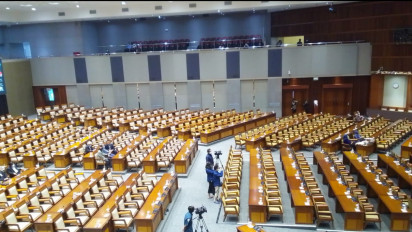 DPR Sahkan Naturalisasi Atlet Sepakbola Shayne Pattynama di Rapat Paripurna