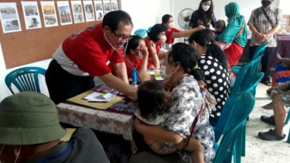 Cegah Sebaran Masif Varian Omicron XBB di Surabaya, Warga Dapat Layanan Check Up Kesehatan dan Sembako Gratis