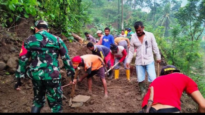 Tebing Sepanjang 10 Meter Longsor Timpa Jalur Penghubung Kabupaten Brebes, Satu Desa Terisolir
