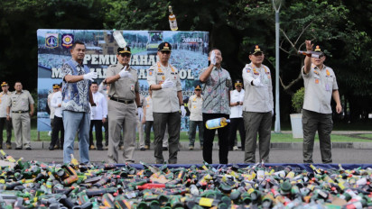 14.447 Botol Minuman Beralkohol Dimusnahkan di Silang Monas Tenggara Pagi ini 