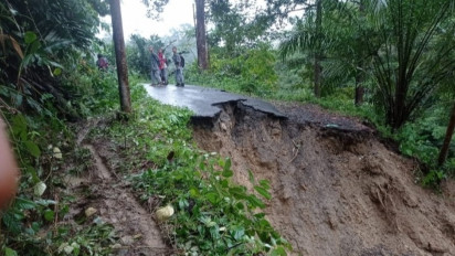 Jalan Amblas, 5 Desa di 2 Kecamatan Tapanuli Tengah Terisolir