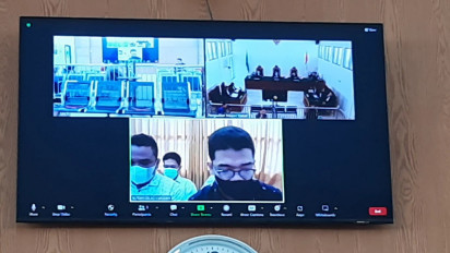 Terdakwa Perkara Kerangkeng Besi Menangis Haru Saat Sidang Agenda Pledoi