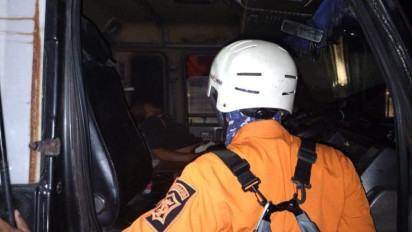 Sebuah Truk Tiba-Tiba Berhenti di Pinggir Jalan, Ternyata Sopir Meninggal saat Mengemudi