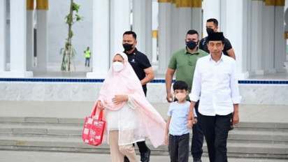 Momen Presiden Jokowi Ajak Jan Ethes Salat Duha di Masjid Raya Sheikh Zayed