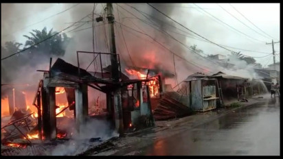 Sebanyak 6 Rumah Semi Permanen dan 3 Sepeda Motor Ludes Terbakar di Labuhanbatu