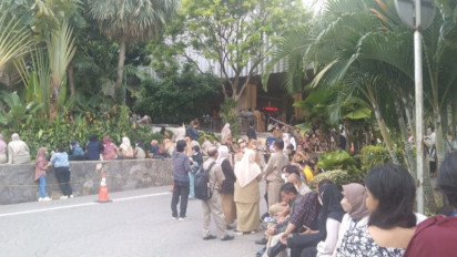 BREAKING NEWS: Pegawai Balai Kota DKI Panik, Berhamburan Keluar Gedung Akibat Gempa Magnitudo 5,6