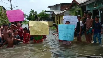 Banjir Genangi Ribuan Rumah Komplek TKBM Belawan Warga Aksi Demo, Tuntut Janji Wali Kota Medan