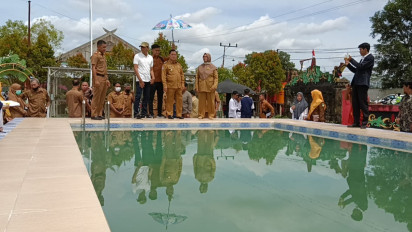 Bupati Resmikan Kolam Renang SMPN 4 Sampit