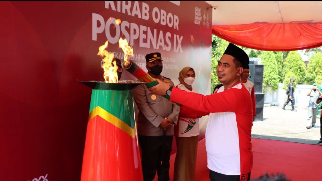 Kirab Obor Pekan Olahraga dan Seni Antar Pondok Pesantren Tingkat Nasional 2022 di Demak
            - galeri foto