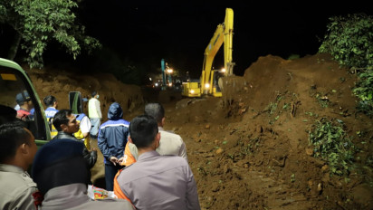 8 Excavator Dikerahkan, Jalur Puncak Ditarget Bisa Dilalui Kendaraan Sore Hari