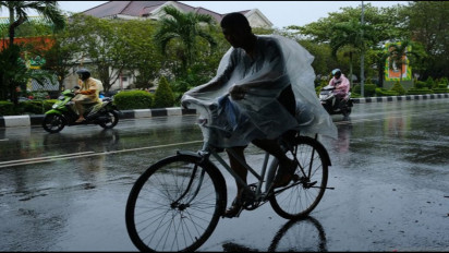 BMKG Memprakirakan Cuaca Sebagian Besar Wilayah di Tanah Air akan Diguyur Hujan Sedang Hingga Lebat hari Ini
