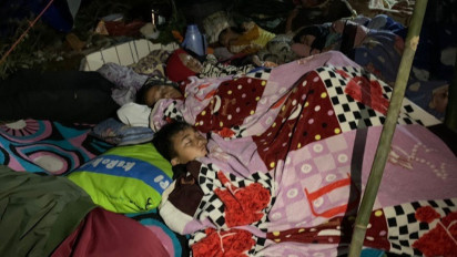 Berselimut Sarung Tipis, Anak-anak di Cugenang Butuh Selimut dan Air Bersih