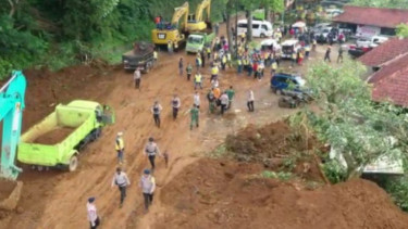 Longsor di Jalan Raya Puncak Usai Gempa Cianjur, 13 Korban Tewas Dievakuasi