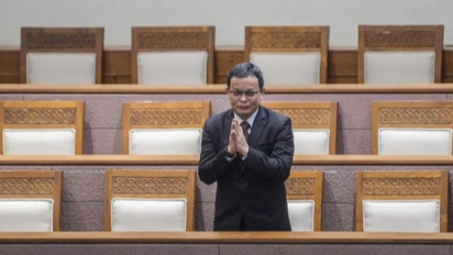 Hari Ini Presiden Jokowi Bakal Lantik Guntur Hamzah Jadi Hakim MK