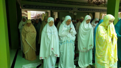 Seribuan Siswa MAN 2 Kudus Gelar Salat Jenazah Bagi Korban Gempa Cianjur