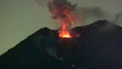 Gunung Semeru Keluarkan Letusan Asap Setinggi 700 Meter, PVMBG Himbau Warga Hindari Aktivitas di Jalur Curah Kobokan