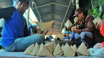 Hari Ketiga Korban Gempa Cianjur Mengungsi di Posko Kesbangpol, Dapat Menu Sarapan Ayam Kecap dan Mi Goreng