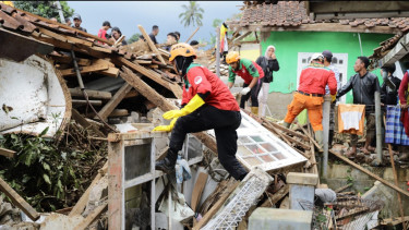 Evakuasi Desa Cijedil Tetap Berlangsung di Bawah Guyuran Hujan, Warga Cerita soal Gempa Cianjur
