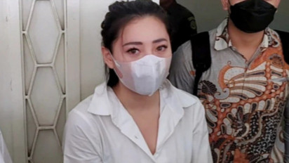 Reza Arap Mangkir, Pihak Wendy Walters Sebut Reza Mengulur-ulur Sidang Cerai