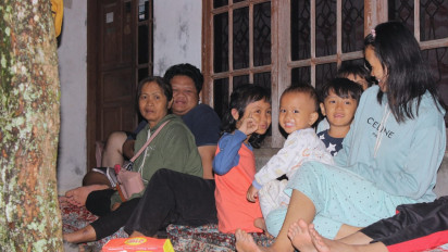 Penampakan Korban Gempa Cianjur Bertahan di Rumah Masing-masing Karena Posko Pengungsian Penuh