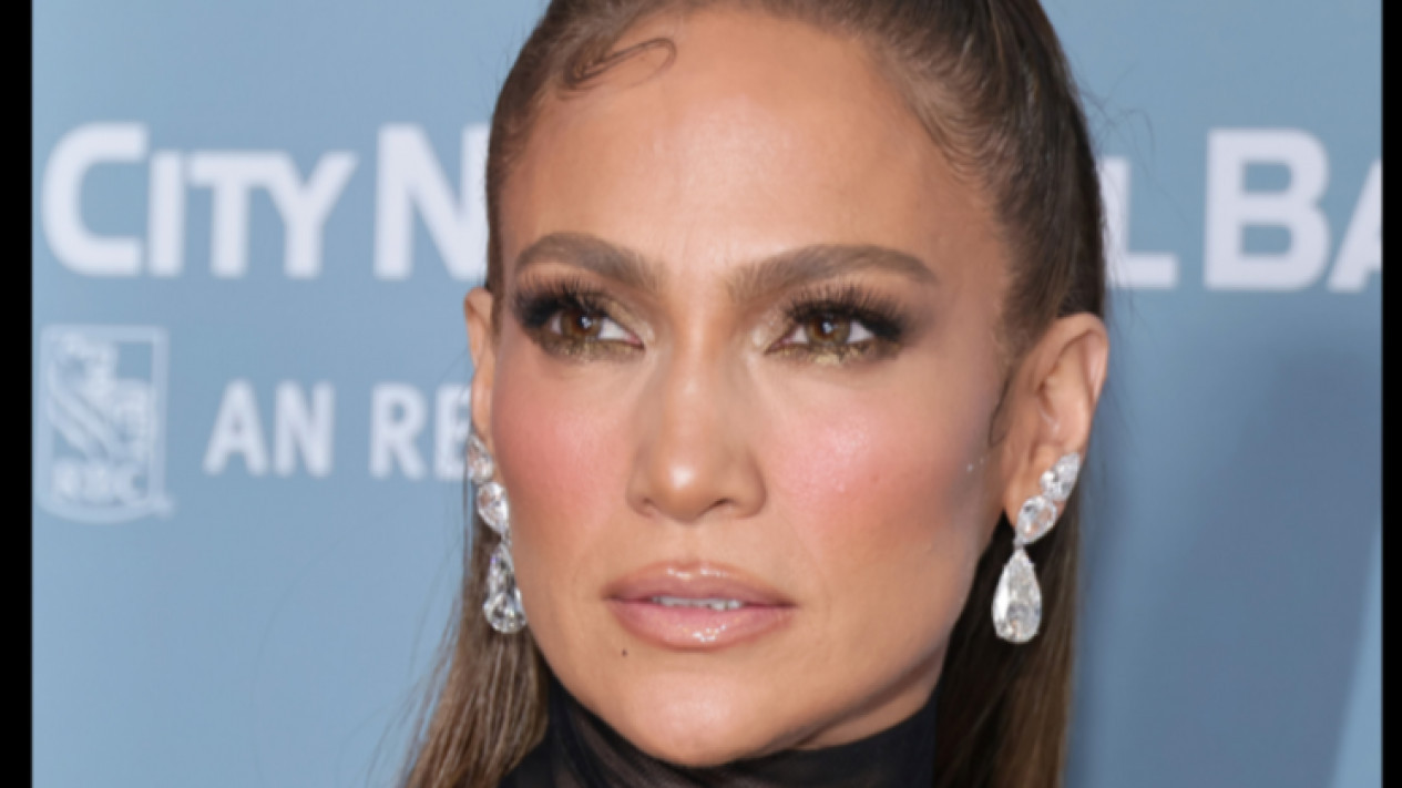 Lho Jennifer Lopez Tiba-Tiba Hapus Semua Foto di Instagram Diganti Hitam Polos, Kenapa ya?
            - galeri foto