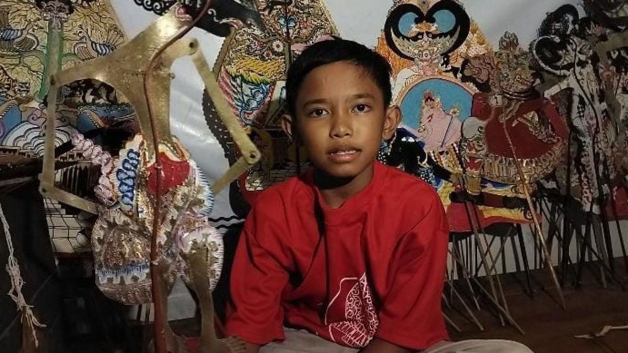 Mengenal Lebih Dekat Dalang Cilik Asal Bojonegoro, Miliki 200 Tokoh Pewayangan
            - galeri foto