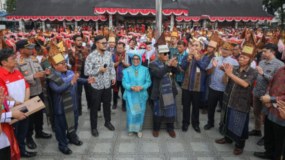 Gebyar UMKM Kota Pematang Siantar Tahun 2022, Pecahkan Rekor MURI  Berbalas Pantun Berbahasa Simalungun