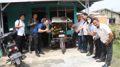 Polisi Peduli Bagikan 2 Unit Sepeda Motor Untuk Penyandang Disabilitas