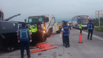 Alphard Seruduk Truk di Jalan Tol Semarang-Solo, Tiga Orang Meninggal Dunia