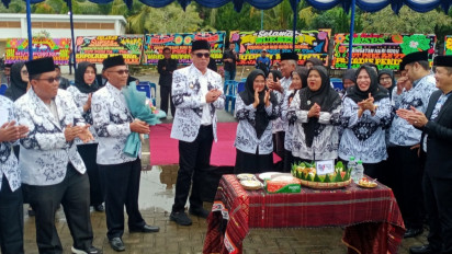 Penghapusan Tenaga Honorer, Ribuan Guru Honorer di Madina Terancam Kehilangan Pekerjaan