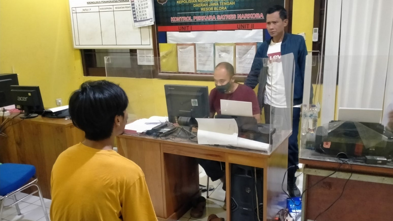 Edarkan Pil Jenis Y, Pria Asal Rembang Diamankan Polisi di Blora
            - galeri foto