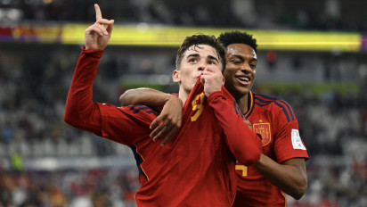 Catatan Piala Dunia: Spanyol dan Brasil Terbaik