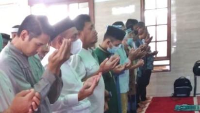 Gubenur Sumut Edy Rahmayadi Pimpin Salat Ghaib Minta Warga Doakan Korban Gempa Cianjur