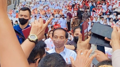 Presiden Joko Widodo Mengajak Seluruh Relawan Mengheningkan Cipta untuk Korban Gempa Cianjur