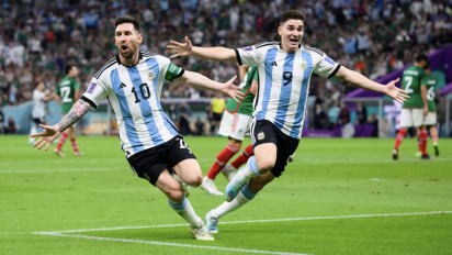 Persembahan bagi Maradona, Messi Beri Kemenangan Perdana Argentina di Piala Dunia 2022