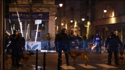 Dipermalukan Maroko Dua Gol Tanpa Balas, Suporter Timnas Belgia Mengamuk di Brussel Usai Nobar, Polisi Tembakan Gas Ai Mata
