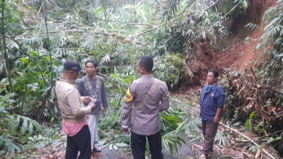 Tanah Longsor Tutup Jalan Antar Desa di Purbalingga