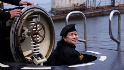 KASAL Sematkan Brevet Hiu Kencana ke Puan Maharani, Tanda Kehormatan TNI AL