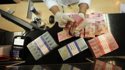Rupiah Ditutup Melemah ke Rp15.722 di Tengah Aksi Protes di Tiongkok