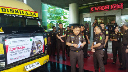 Kejati Sumsel Berikan Bantuan Selimut, Kasur dan Sembako Kepada Warga Cianjur