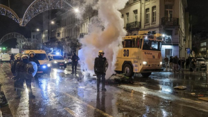 Suporter Rusuh di Brussel Usai Belgia Kalah dari Maroko di Piala Dunia, Polisi Tembak Gas Air Mata