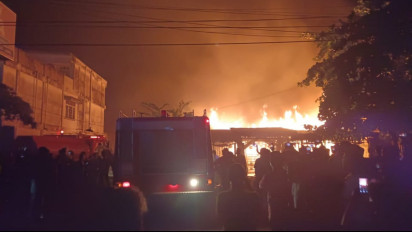 Kebakaran Hebat Landa Rumah Makan "Saoenk Kito" di Kecamatan Pasar Muaro Bungo Jambi