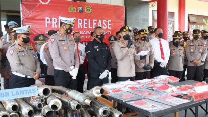 Cek Barang Bukti, Polres Blitar Tunjukan Hasil Ungkap Selama Tahun 2022